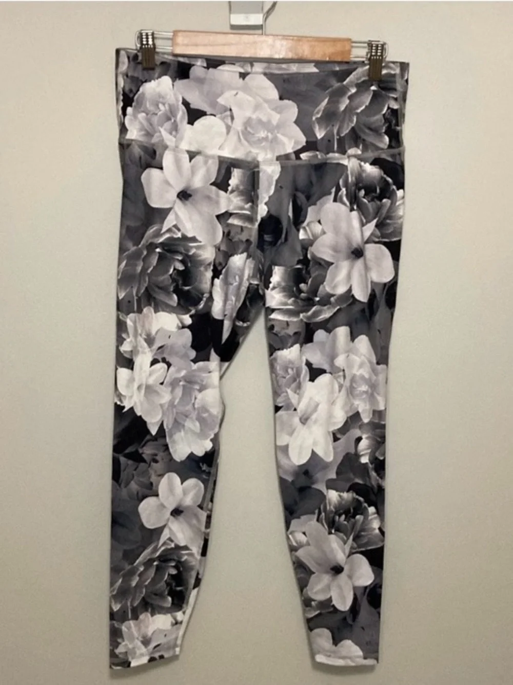 Old Navy Active Floral Print High-Rise Leggings, Gray White, Size Large
